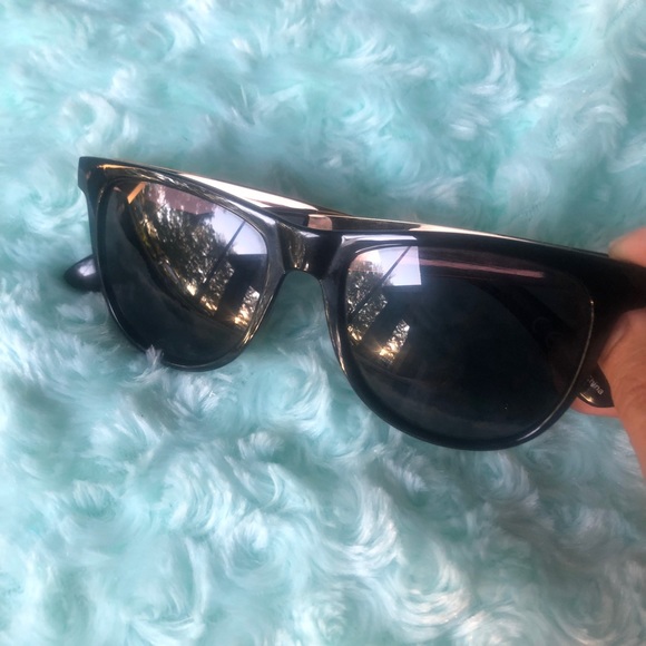 Cute Aldo stylish sunglasses - Picture 1 of 5